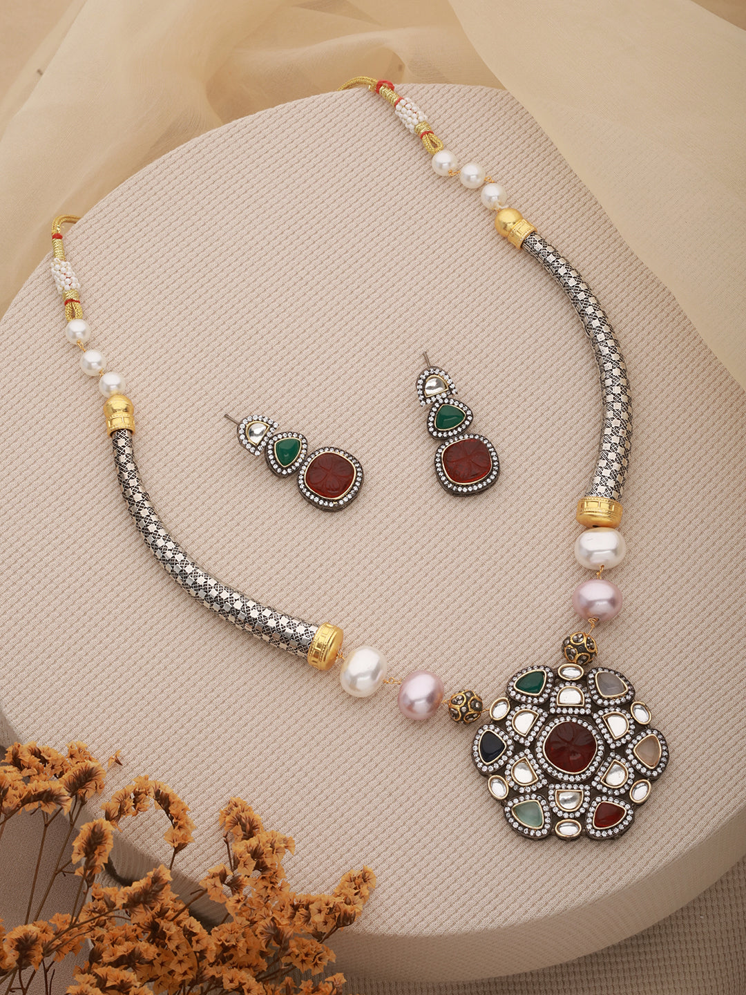 Silver Toned Multicoloured Kundan Designer Hasli Pendant Jewellery Set